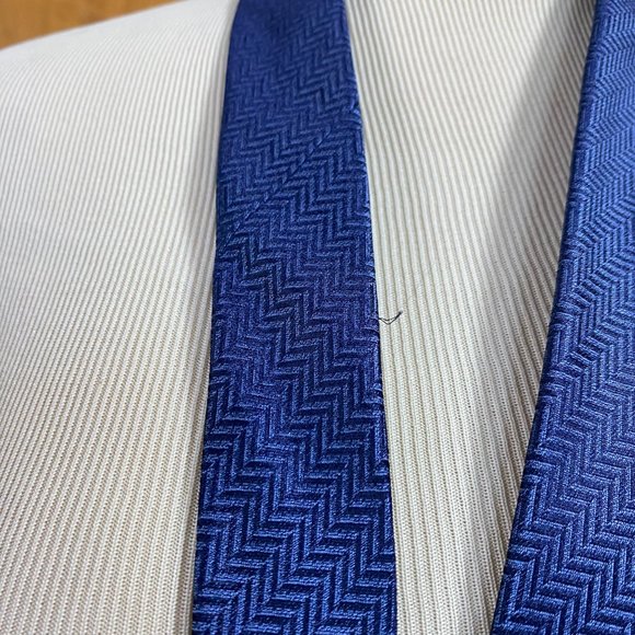 Isaac Mizrahi Tie - Men's Blue Striped Polyester Necktie Handmade in China - Picture 5 of 7